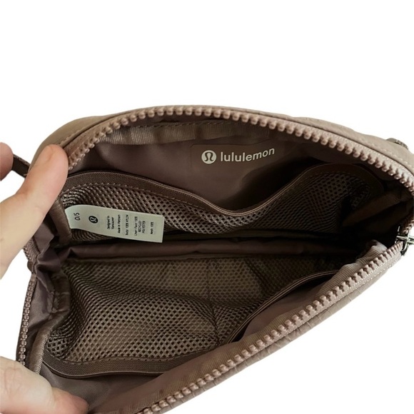 NWT Lululemon belt bag in rose color - Picture 3 of 3